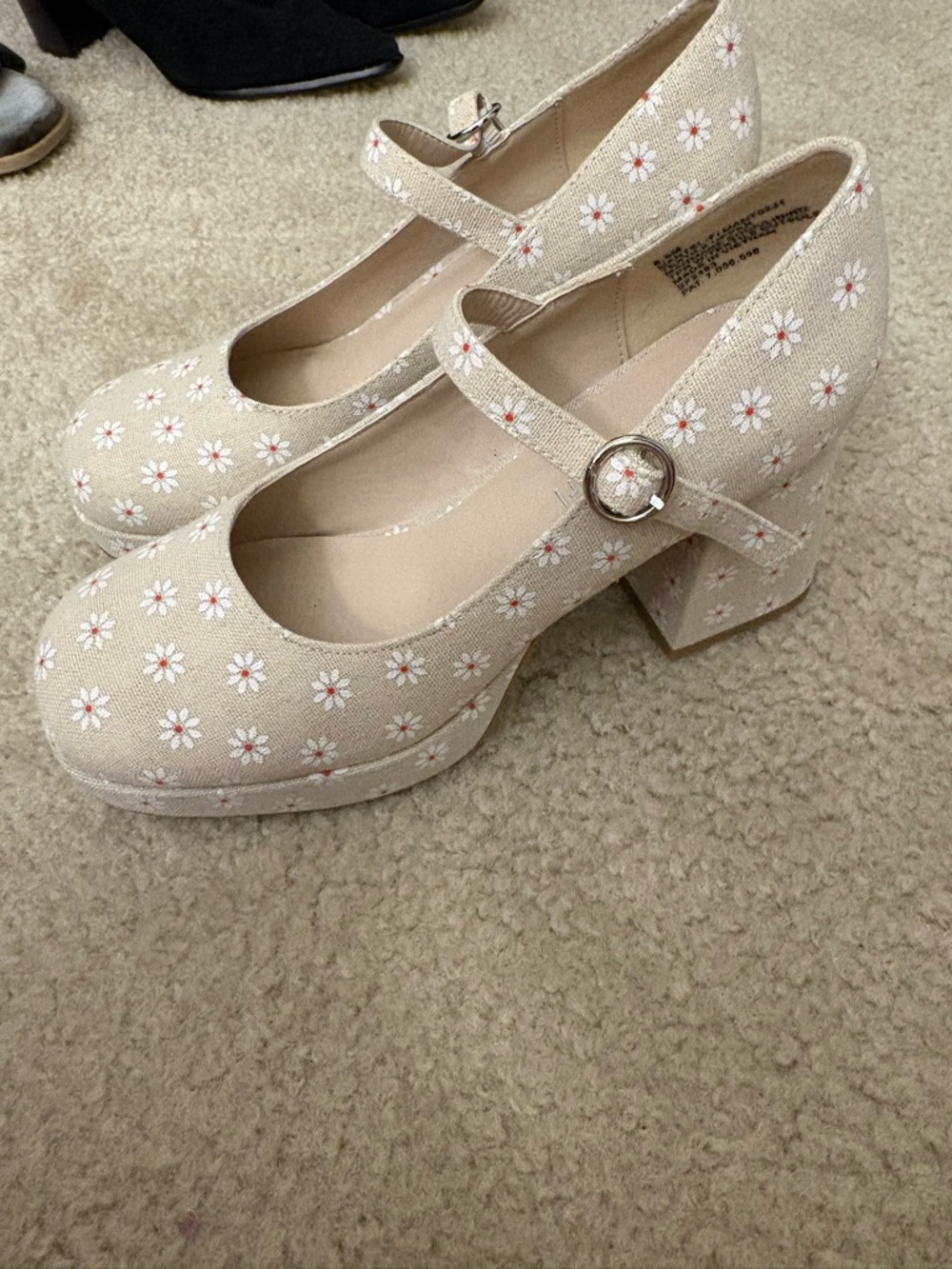 Steve Madden Cream Daisy Mary Jane Block Heel